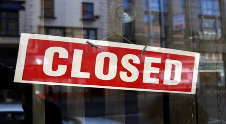 Ministry of Public Health in Qatar closes a restaurant and a bakery in Muaither for 7 days due to food safety violations, including insect infestations and unlicensed food preparation.