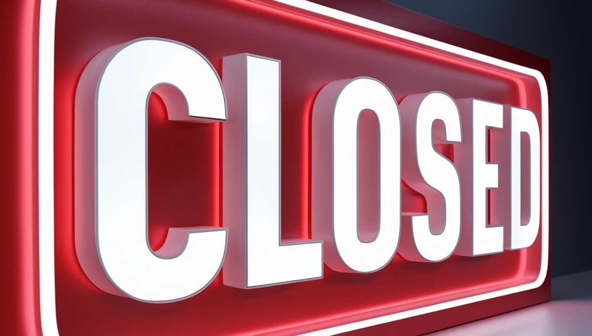 The Qatar Ministry of Commerce has ordered a one-month shutdown of Fresh Phil Foods Company for packaging and reselling spoiled food products of unknown origin, violating consumer protection laws.