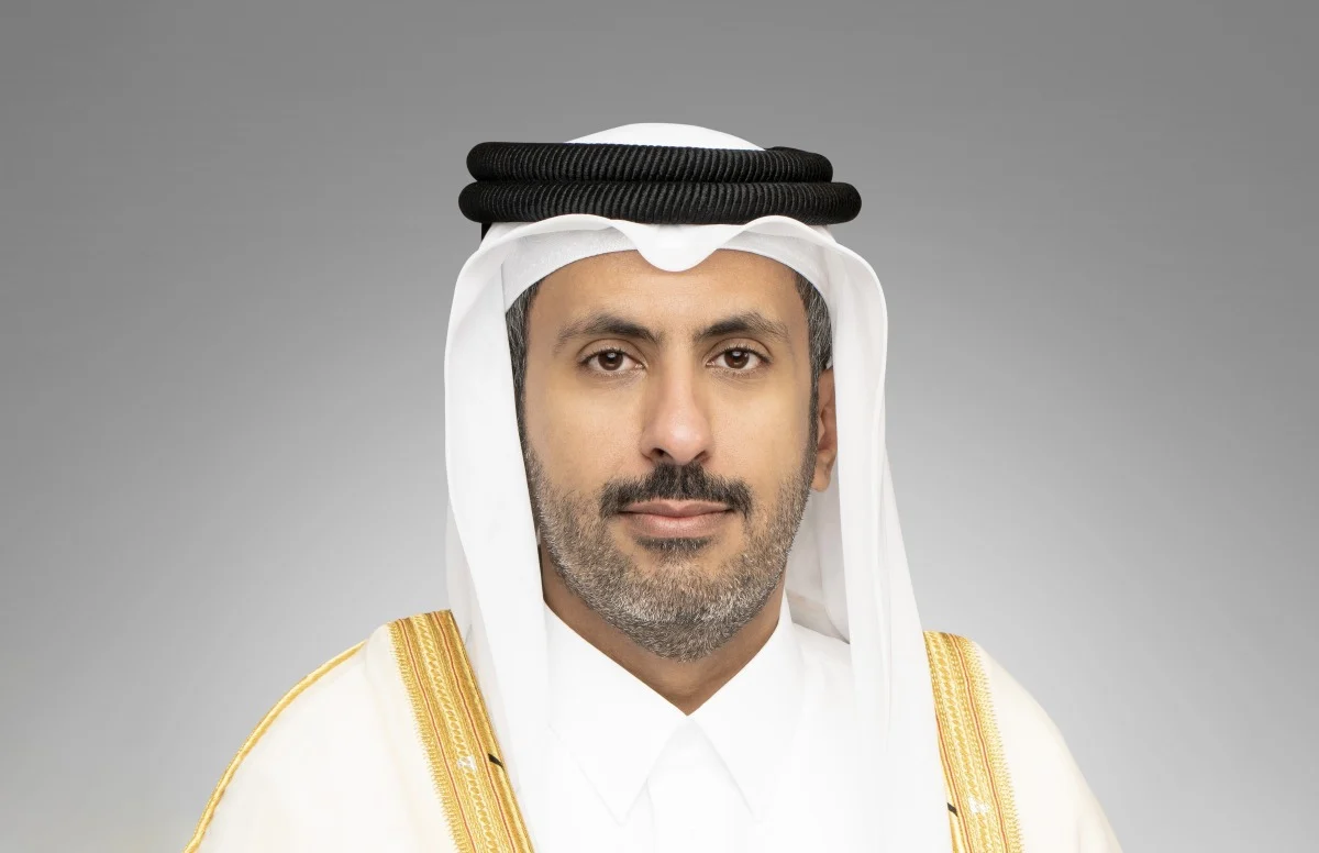 “Shops closed in Qatar during Friday prayers as per new Ministry of Commerce and Industry decision, with certain essential services exempt.”