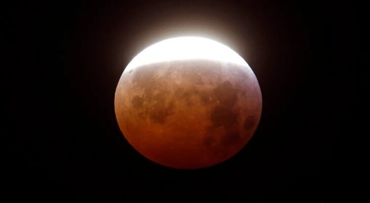 Total lunar eclipse in Kuwait on Sunday