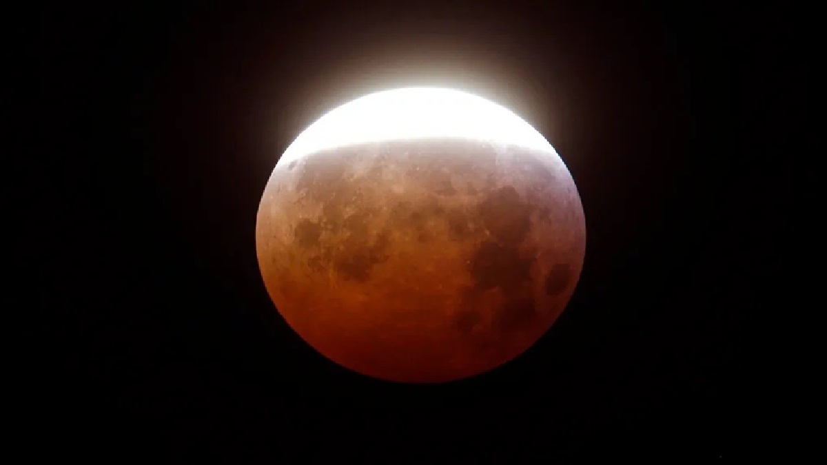 Total lunar eclipse in Kuwait on Sunday