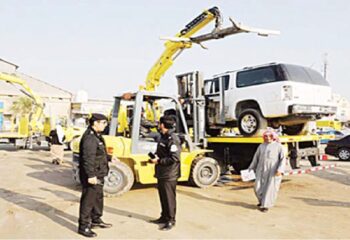 Kuwait Municipality Removes 10 Abandoned Vehicles and Issues 25 Violations in Mubarak Al-Kabeer