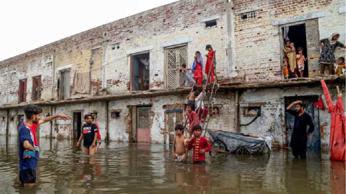 pakisthan 320 people dead