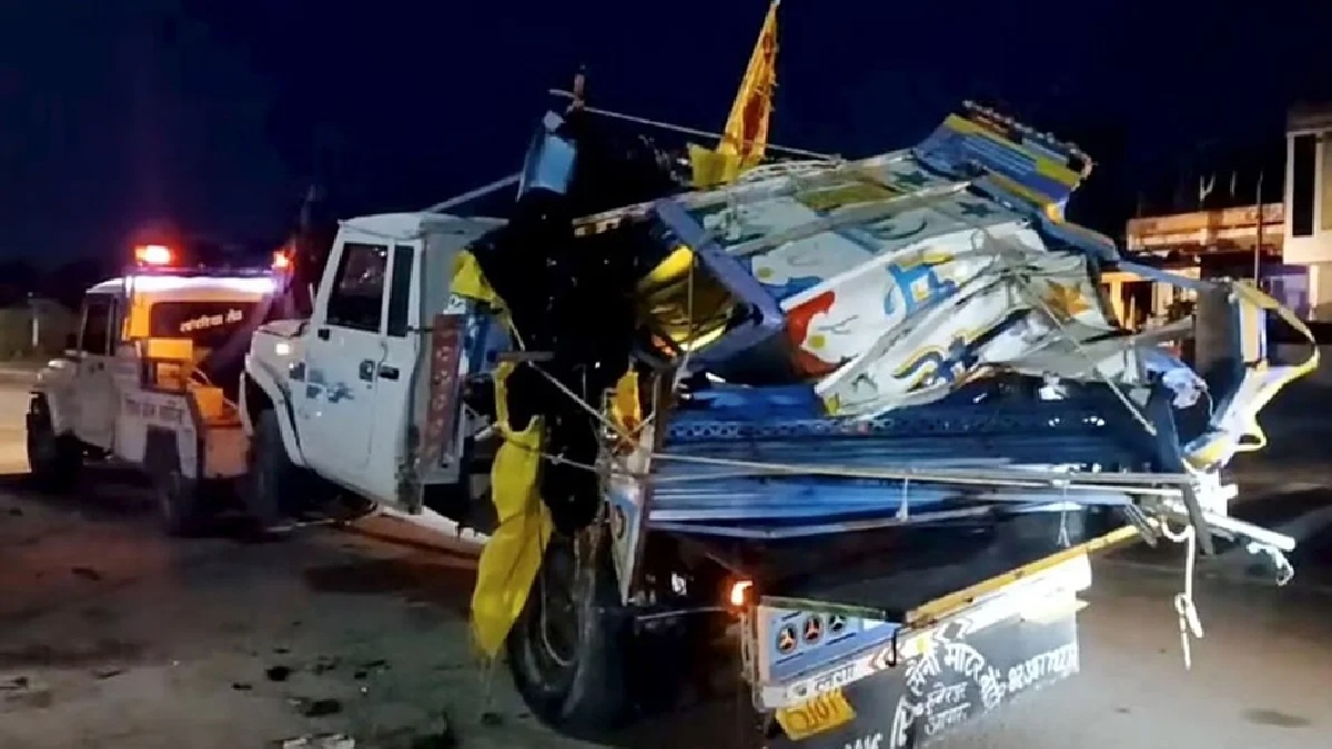11 dead in west India road accident