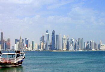 Doha weather forecast map showing coastal winds and tide times