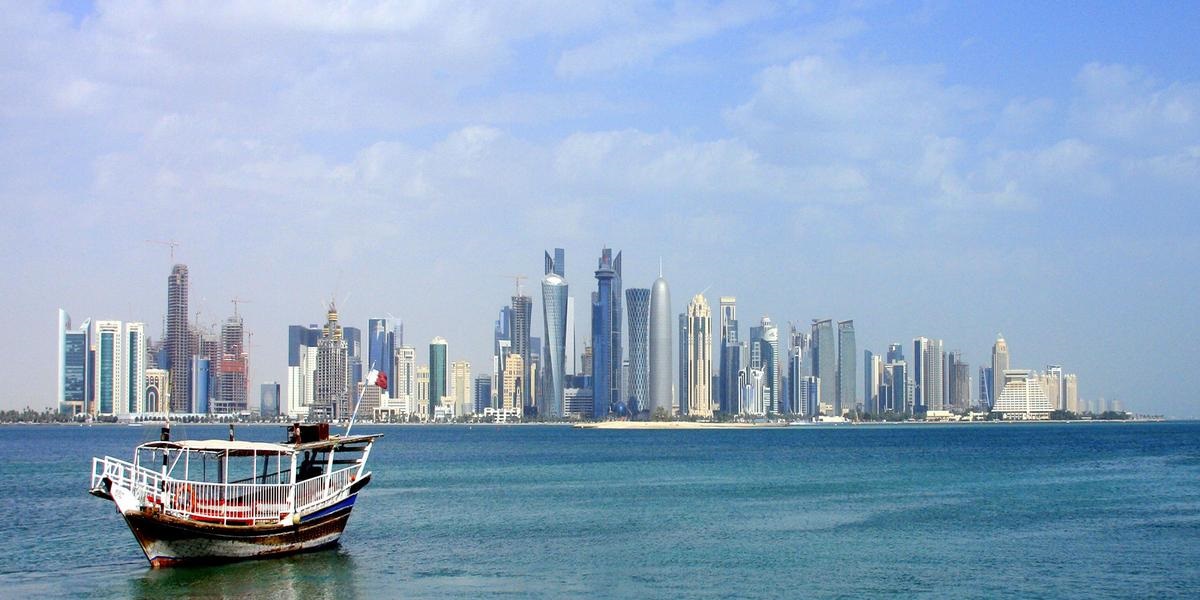 Doha weather forecast map showing coastal winds and tide times